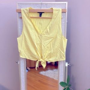 💎 Tie front tank top size medium